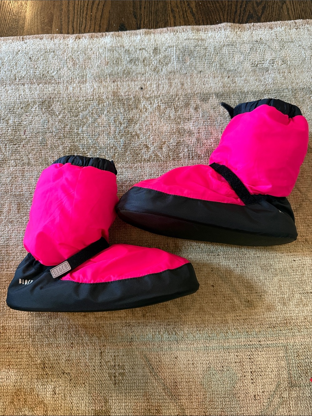 Bloch warm up booty size Small HOT PINK